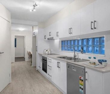 Spacious One Bedroom Apartment! - Photo 4