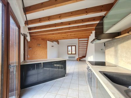 Location Maison 3 pièces 81m² - Photo 2