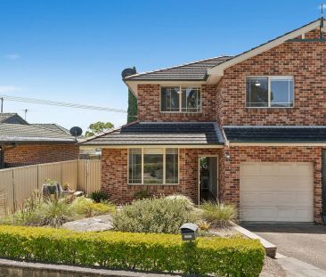 Light filled and conveniently located - Photo 3