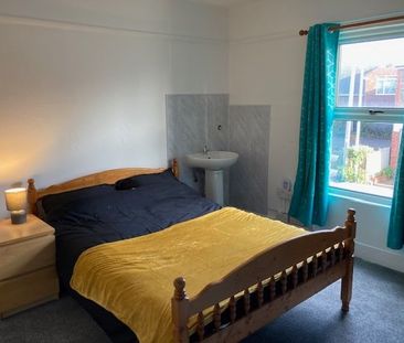 Room in a Shared House, Westfield Road, RG4 - Photo 5