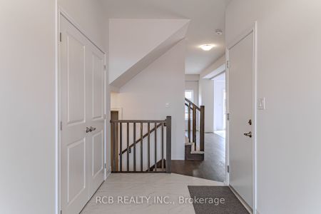 Detached Home For Lease | X8121370 - Photo 4