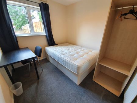 4 Bed Student Accommodation - Photo 5