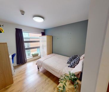 4 bedroom flat to rent - Photo 2