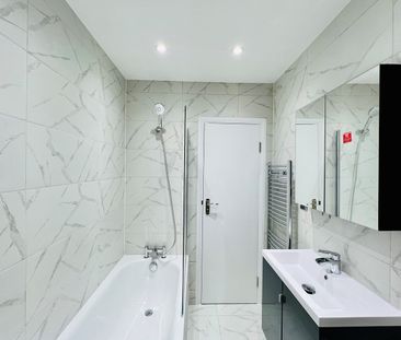 2 Bed Flat, St Johns Hill, SW11 - Photo 3