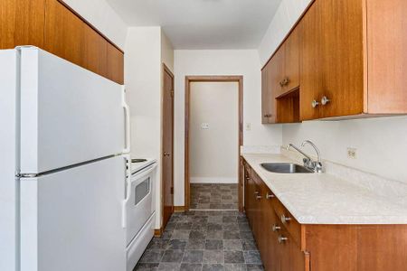 Renovated Suite - 1 Bedroom - Photo 5