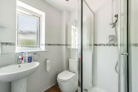 4 bedroom detached house to rent - Photo 3