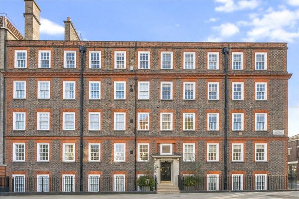 A brand newly refurbished one bedroom flat situated on the top floor (third floor without lift) of this enviably situated residential block in the heart of Chelsea. EPC rating: C | Council Tax Band E - Photo 1