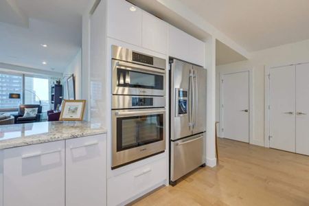 Edmonton Furnished Condo Rental in Downtown - Live in Edmonton's most desirable building, The Pearl! - Photo 4