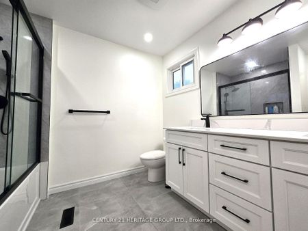 For Lease - 897 Caldwell Street, Newmarket, Ontario - Photo 2