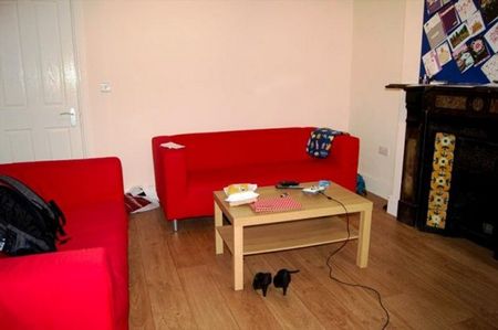 Large 5 bedroom house available - Photo 2