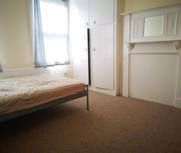 3 bedroom apartment to rent - Photo 6