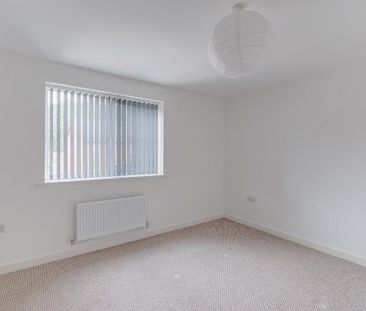 4 bedroom detached house to rent - Photo 2