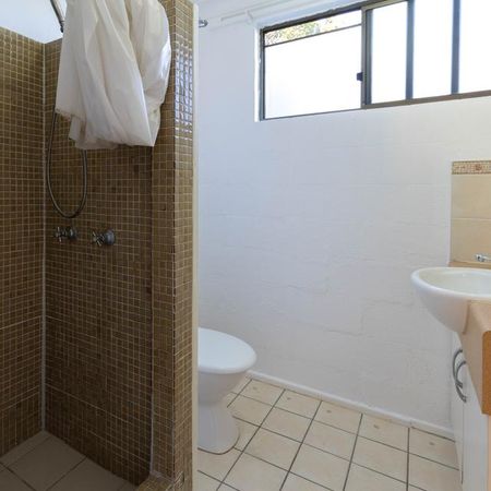 TIDY UNIT LOCATED IN THE CENTRE OF TORQUAY - Photo 5