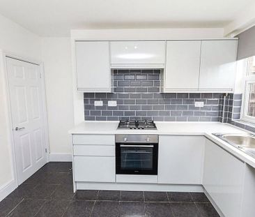 2 bedroom end of terrace house to rent - Photo 1