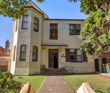 Spacious two-bedroom granny flat in a prime Summer Hill location - Photo 1