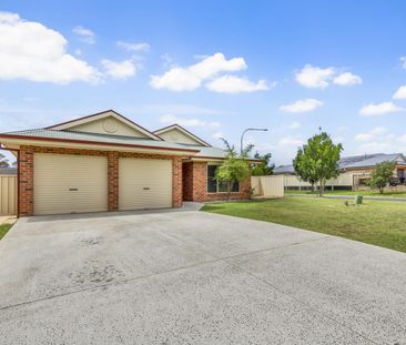 Large, modern 4-bedroom family home on corner block - Photo 3