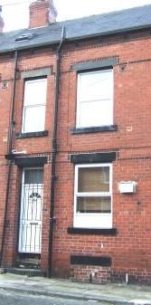 4 bedroom end of terrace house to rent - Photo 2