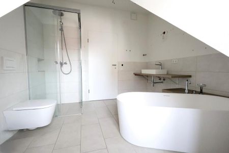 *Innerhalb der Stadtmauer, moderne 2 Zi Whg, 85,4 m² , Innenhoflage, absolut ruhig, und sonnig* - Photo 4