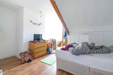 4 bedroom apartment to rent - Photo 3