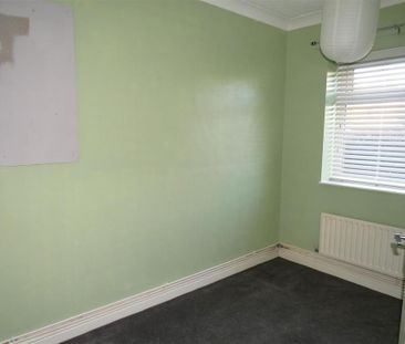 3 bedroom flat to rent - Photo 2