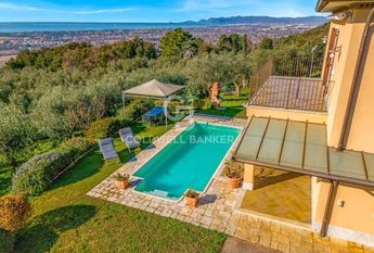 Via Murli, Pietrasanta, Tuscany 54038