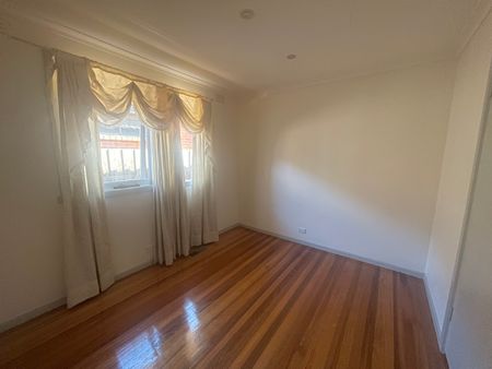 16 Silvan Street, Oakleigh South VIC 3167 - House For Rent | Domain - Photo 5