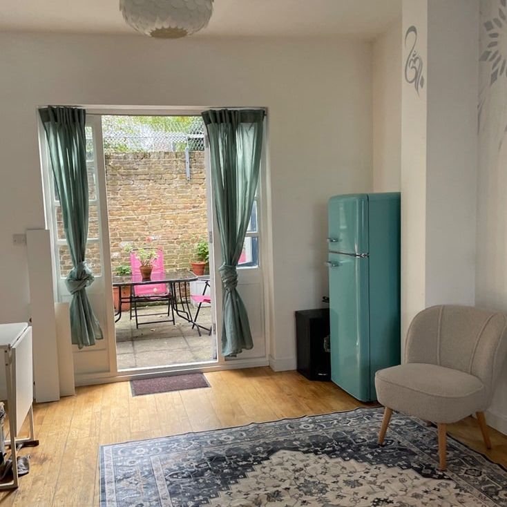 Studio Flat, Hatcham Park Mews, SE14 - Photo 1