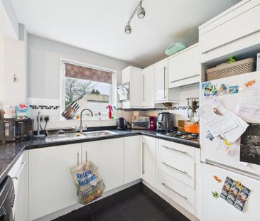 3 bedroom semi-detached house to rent - Photo 6