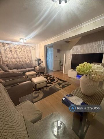 3 bedroom terraced house to rent - Photo 3