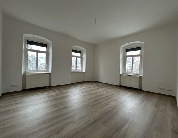 BEZUGSFREI! TOP Wohnung - Frisch renovierte 4-Zimmer-Wohnung mit 2 ParkplÃ¤tzen in Dippoldiswalde! - Foto 1