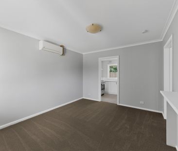 Freshly Updated Unit in Essendon - Photo 4