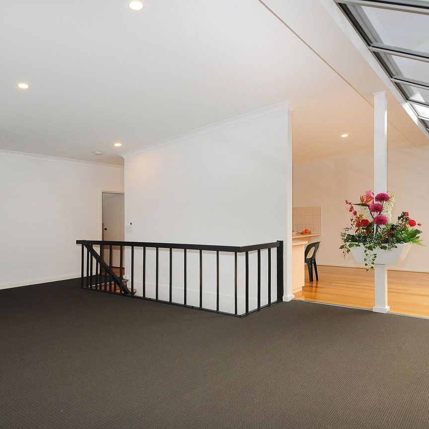FAMILY HOME WITH DOUBLE GARAGE - Photo 1