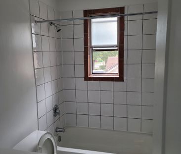 For Lease - 312 Douglas Avenue Unit# 304, Toronto, Ontario - Photo 2