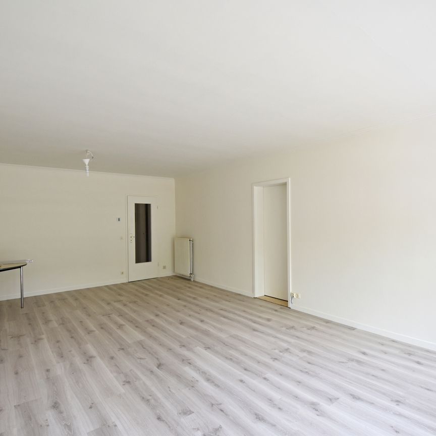 Gerenoveerd appartement te huur in het centrum van Eeklo! - Photo 1