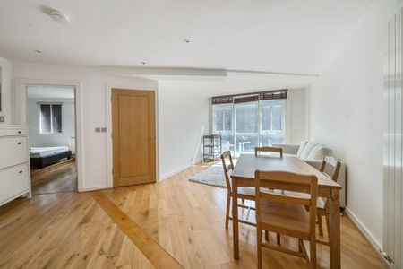 Flat to rent - Shad Thames, London, SE1 - Photo 3