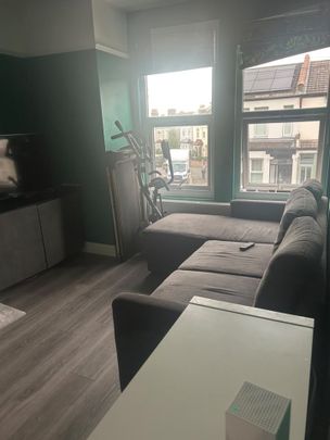 2 Bed Flat, Thornton Heath, CR7 - Photo 1