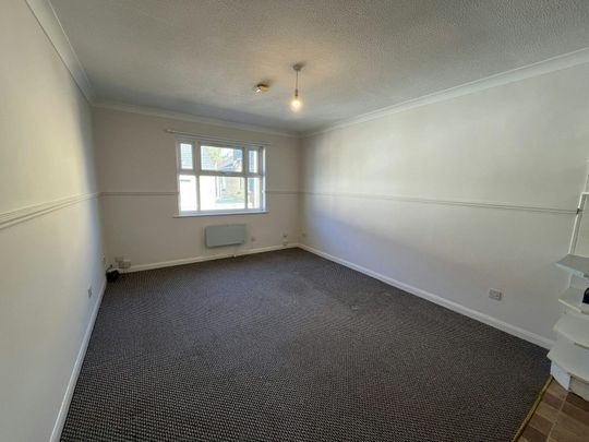 Flat to rent on - Photo 1