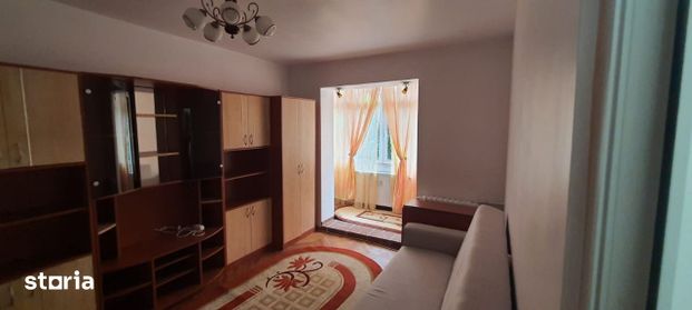 Inchiriez apartament decomandat 2 camere, Podul Ros - Photo 1