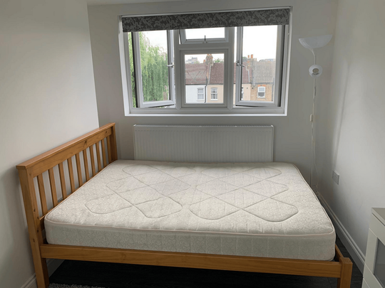 1 bedroom in a house share to rent - Photo 1