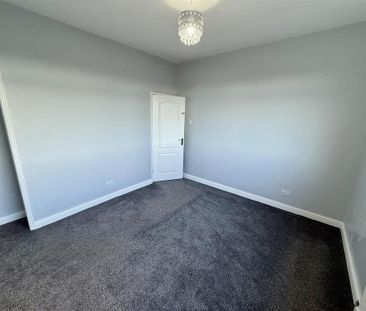 3 bedroom end of terrace house to rent - Photo 4