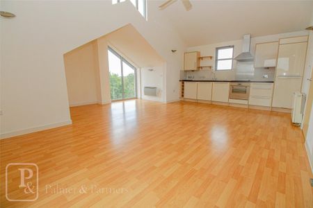 1 bedroom penthouse to rent - Photo 3