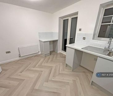 2 bedroom semi-detached house to rent - Photo 6