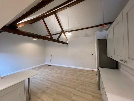 2 bedroom barn conversion to rent - Photo 1