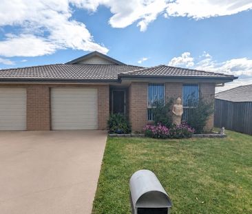 MODERN DUPLEX IN SOUGHT AFTER ESTATE - Photo 6