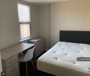 1 bedroom in a house share to rent - Photo 4