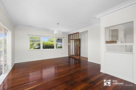 CHARMING FAMILY HOME IN BEAUTIFUL WYNNUM - Photo 3