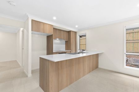 SPACIOUS HOME PERFECT FOR YOUR FAMILY! - Photo 3