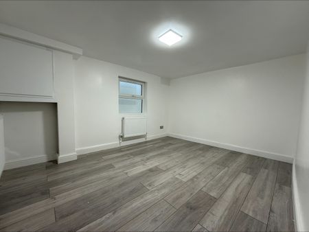 2 bedroom end of terrace house to rent - Photo 4