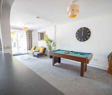 Castle Road Room 3 - Photo 1