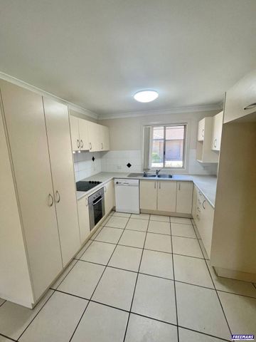 Modern 2 Bedroom Unit in Great Complex - Photo 2